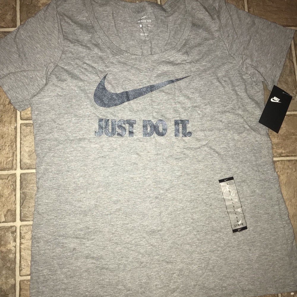 NWT BRAND NEW Glitter Grey Nike T-shirt Large